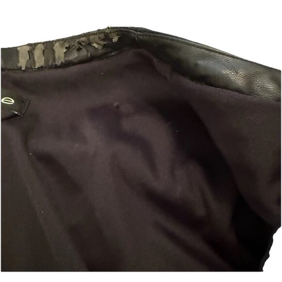 Preowned Ladies Bebe Black Cropped Mixed Media Jacket Size 2 - Picture 4 of 12